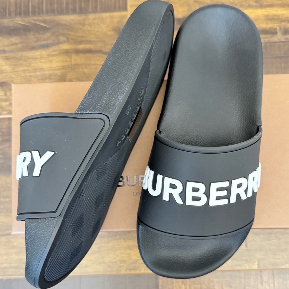 ✅ “Burberry” Logo Detail Two-tone Pool Slides Rubber - Picture 1 of 6
